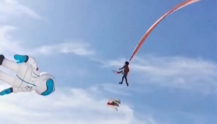 Kite Lifts A 3yr Old Into The Sky in Taiwan; Here’s The Video