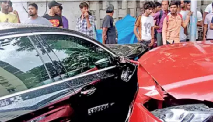 Pedestrian woman crushed under the wheels of a luxury in Ballygunge, 19-year-old woman arrested!
