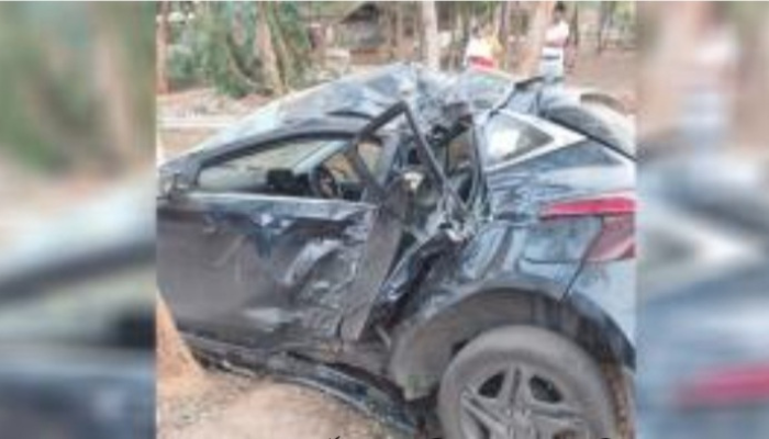Car looses control and hits a tree in Bishnupur, 4 seriously injured! 