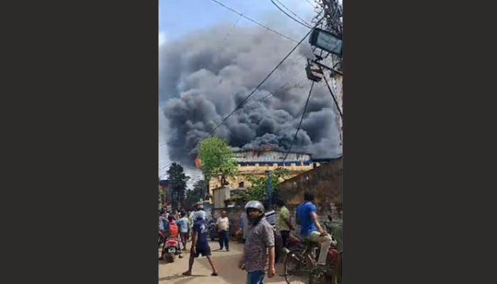 Devastating fire breaks out in a Kharagpur biscuit factory!