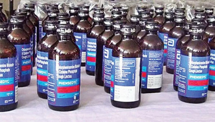 Police recovered a large amount of banned cough syrup during raid, 6 arrested!